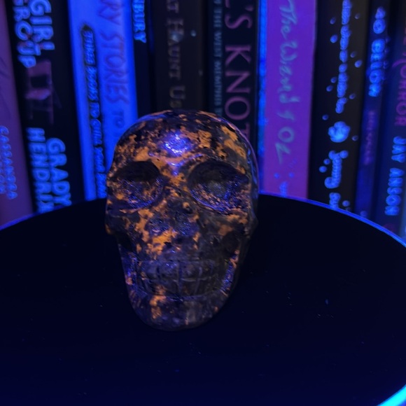 (1) Yooperlite Skull - UV Reactive For Days - Picture 7 of 9